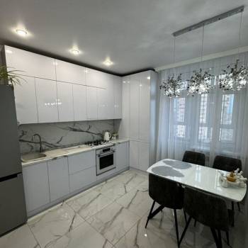 Продается 1-комнатная квартира, 42 м²