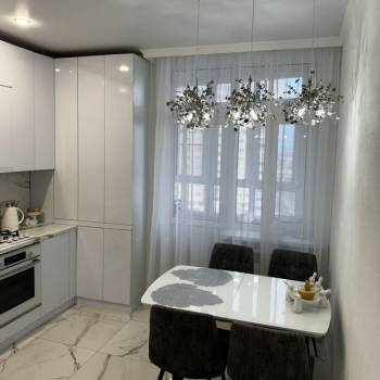 Продается 1-комнатная квартира, 42 м²