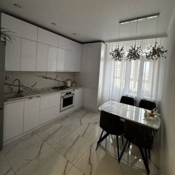 Продается 1-комнатная квартира, 42 м²