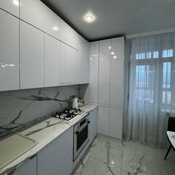 Продается 1-комнатная квартира, 42 м²