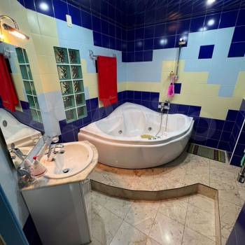 Продается 1-комнатная квартира, 70,4 м²