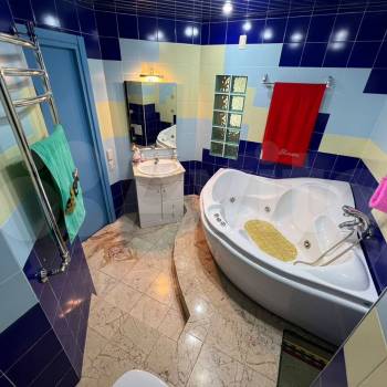 Продается 1-комнатная квартира, 70,4 м²