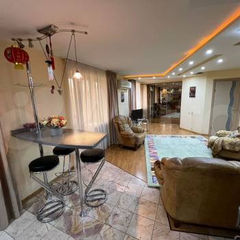 Продается 1-комнатная квартира, 70,4 м²