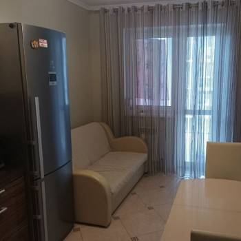 Продается 1-комнатная квартира, 54 м²