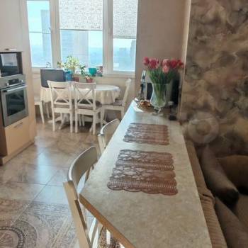 Продается Многокомнатная квартира, 98 м²