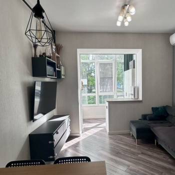 Продается 1-комнатная квартира, 42 м²