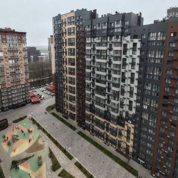 Продается 1-комнатная квартира, 42 м²