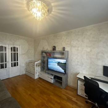 Продается 1-комнатная квартира, 42 м²