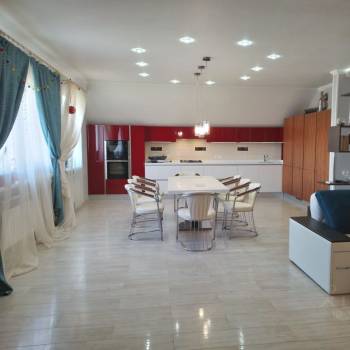 Продается Многокомнатная квартира, 166,6 м²