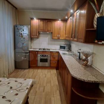 Сдается 1-комнатная квартира, 60 м²