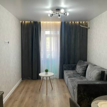 Продается 1-комнатная квартира, 42 м²