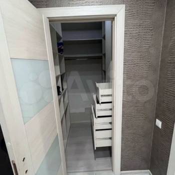 Продается 1-комнатная квартира, 54 м²