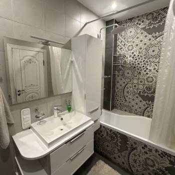 Продается 1-комнатная квартира, 51 м²