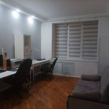 Продается Многокомнатная квартира, 100 м²