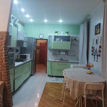 Продается Многокомнатная квартира, 100 м²