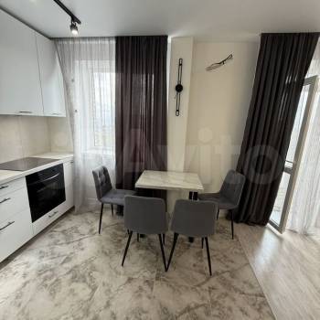 Продается 1-комнатная квартира, 42 м²