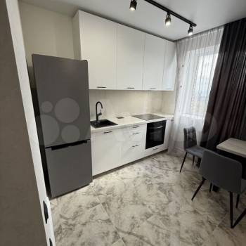 Продается 1-комнатная квартира, 42 м²