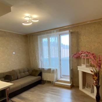Продается 1-комнатная квартира, 42 м²