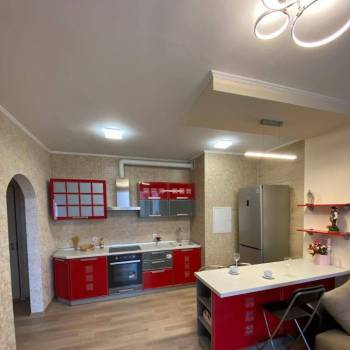 Продается 1-комнатная квартира, 42 м²