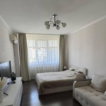 Продается 1-комнатная квартира, 42 м²