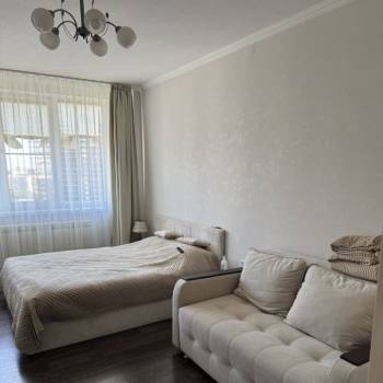 Продается 1-комнатная квартира, 42 м²