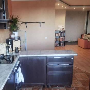 Продается 1-комнатная квартира, 57 м²