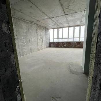 Продается 1-комнатная квартира, 250 м²