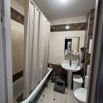 Продается 1-комнатная квартира, 54 м²