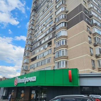 Сдается 1-комнатная квартира, 103 м²