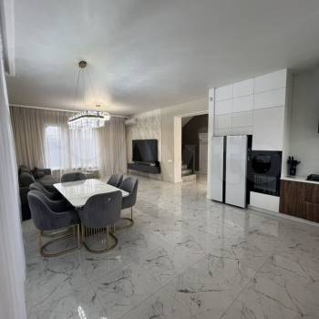 Продается Дом, 210 м²