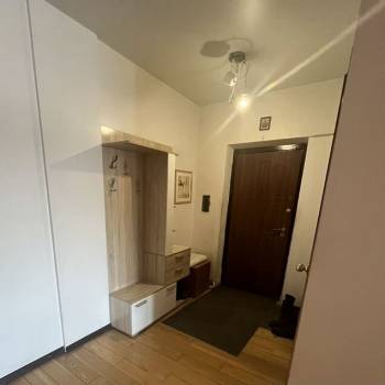 Продается 1-комнатная квартира, 64,7 м²