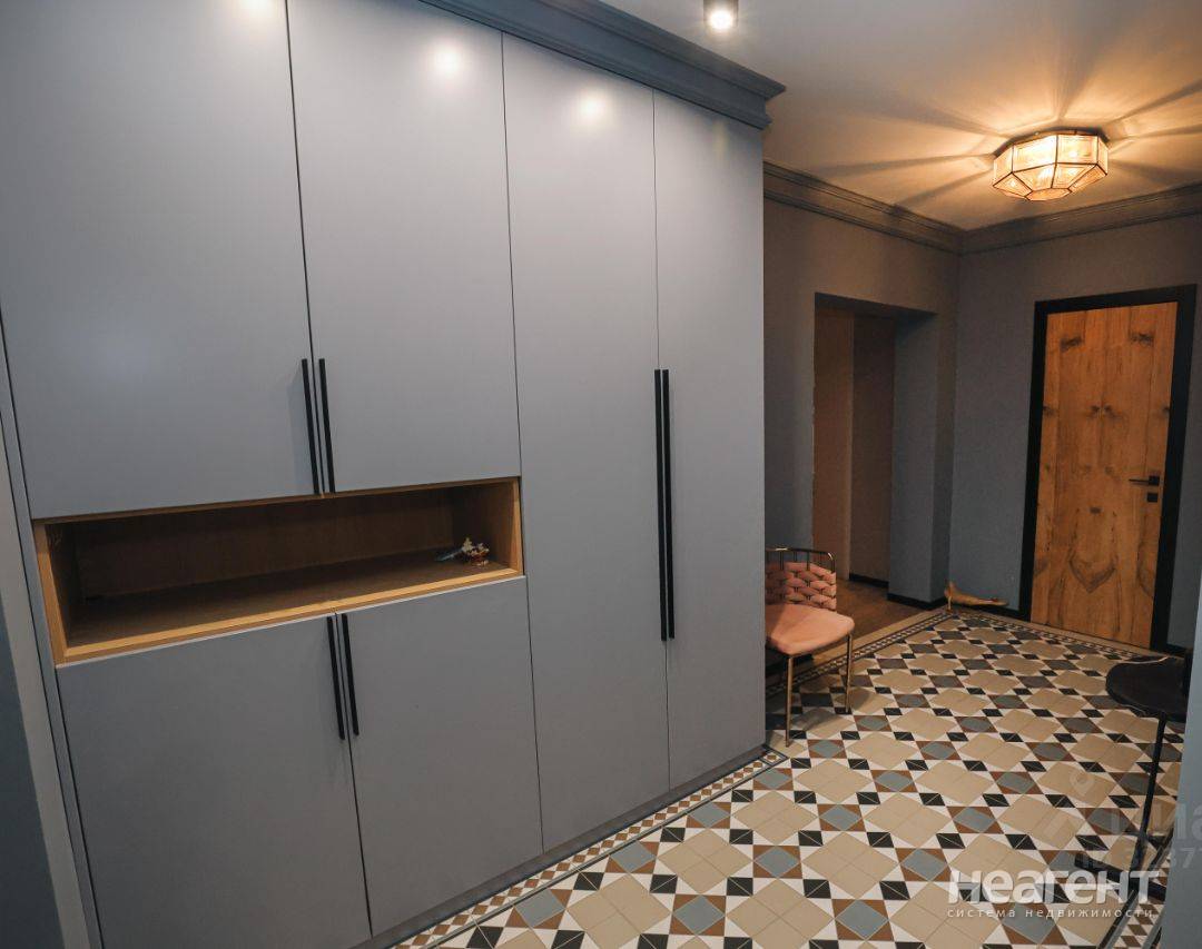 Продам 4-х комн. квартиру, ул. Батуринская