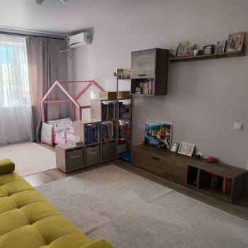 Продается 1-комнатная квартира, 43 м²