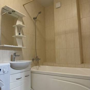 Продается 1-комнатная квартира, 43 м²