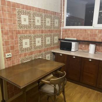 Сдается 1-комнатная квартира, 50 м²