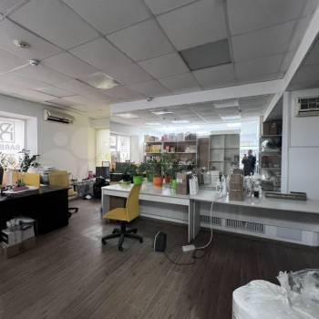 Продается Нежилое помещение, 304 м²