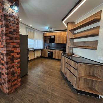 Продается 2-х комнатная квартира, 104 м²