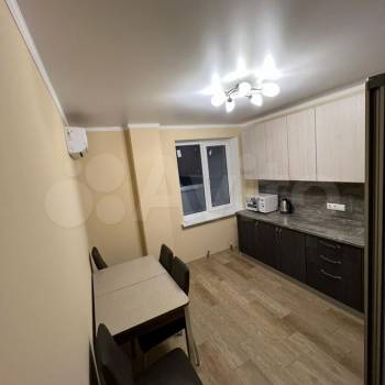 Продается 1-комнатная квартира, 40,6 м²