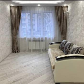 Сдается 2-х комнатная квартира, 76 м²