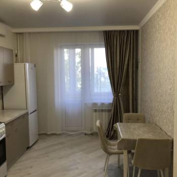 Сдается 2-х комнатная квартира, 76 м²