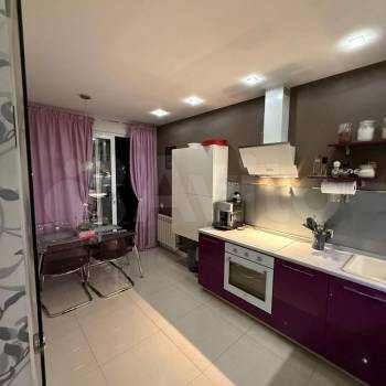 Продается 1-комнатная квартира, 44 м²