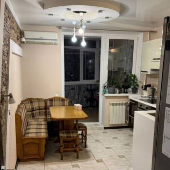 Продается 1-комнатная квартира, 53 м²