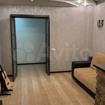 Продается 1-комнатная квартира, 53 м²