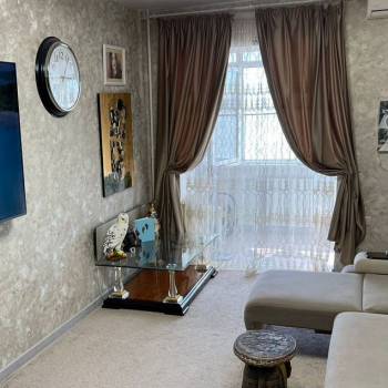 Продается 1-комнатная квартира, 49,7 м²