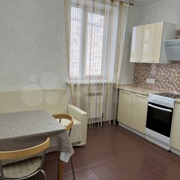 Сдается 1-комнатная квартира, 38 м²