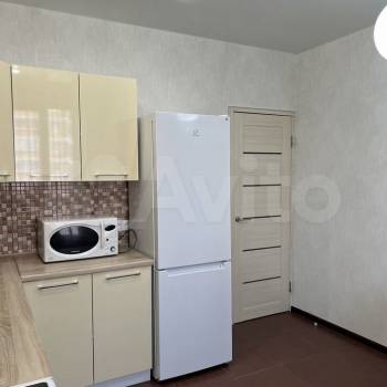 Сдается 1-комнатная квартира, 38 м²