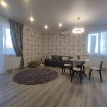 Сдается 1-комнатная квартира, 63 м²