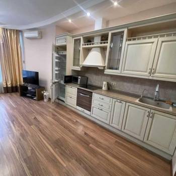 Сдается 1-комнатная квартира, 56 м²