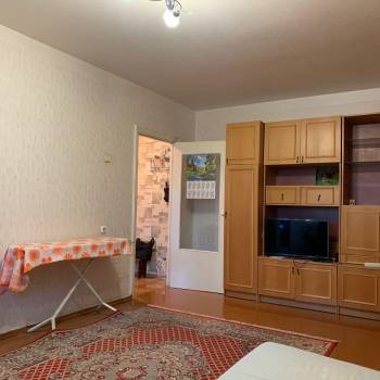 Продается 1-комнатная квартира, 42 м²