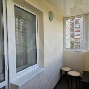 Сдается 1-комнатная квартира, 64 м²